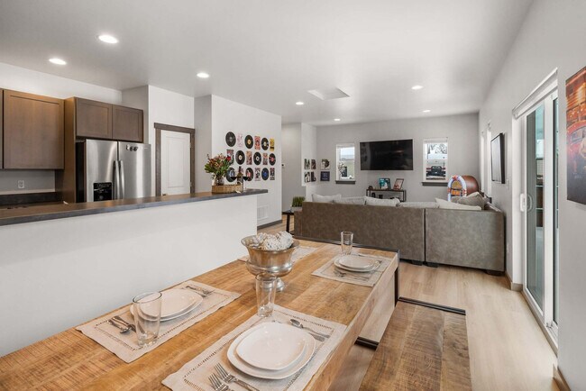 Building Photo - 2942 W Babcock St