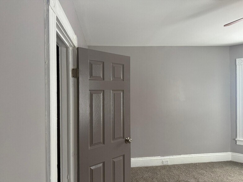 Building Photo - 909 West Ave