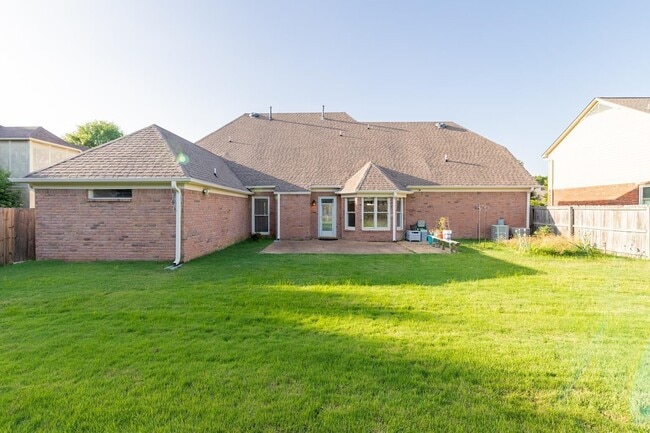 Building Photo - 10191 Wynmanor Dr