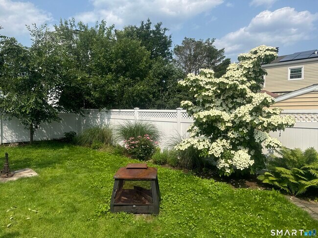 Building Photo - 19 Windy Knolls