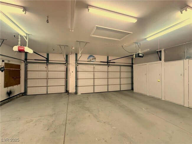 Building Photo - 105 Crescent Bay St