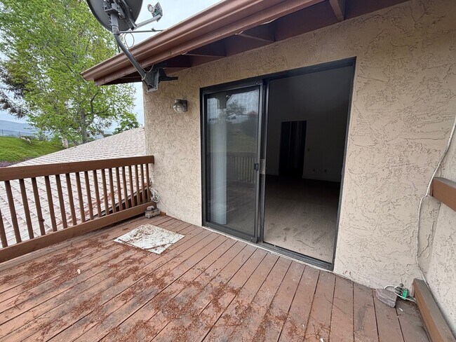 Building Photo - Spacious Updated Bonita Condo