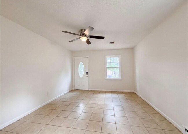 Building Photo - 4708 Chaucer Dr
