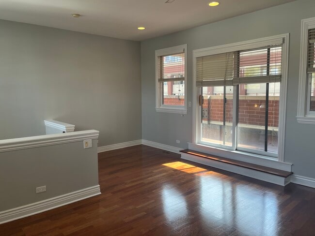 Building Photo - 334 N Jefferson St