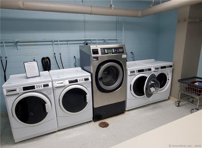 Building Photo - 80 Cartright St