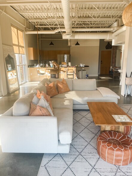 Primary Photo - 5200 Peachtree Rd