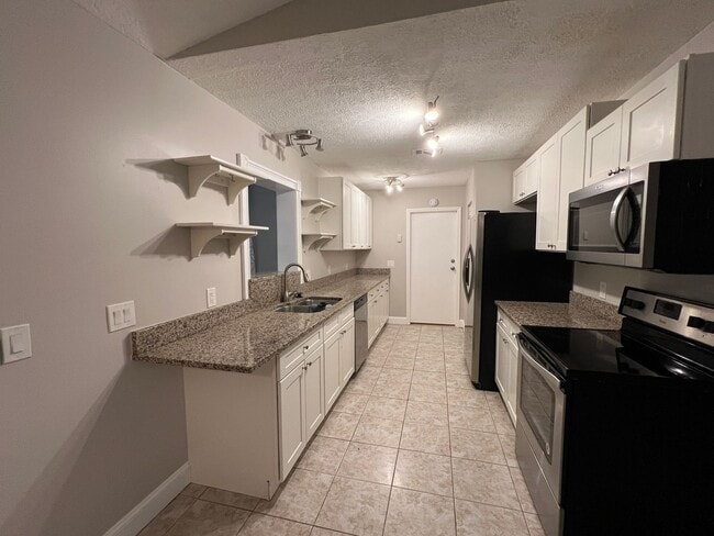 Building Photo - Sebastian Home