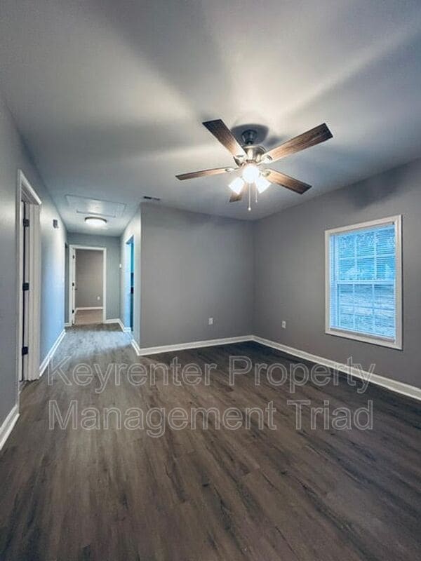 Building Photo - 1405 Leonard Ave