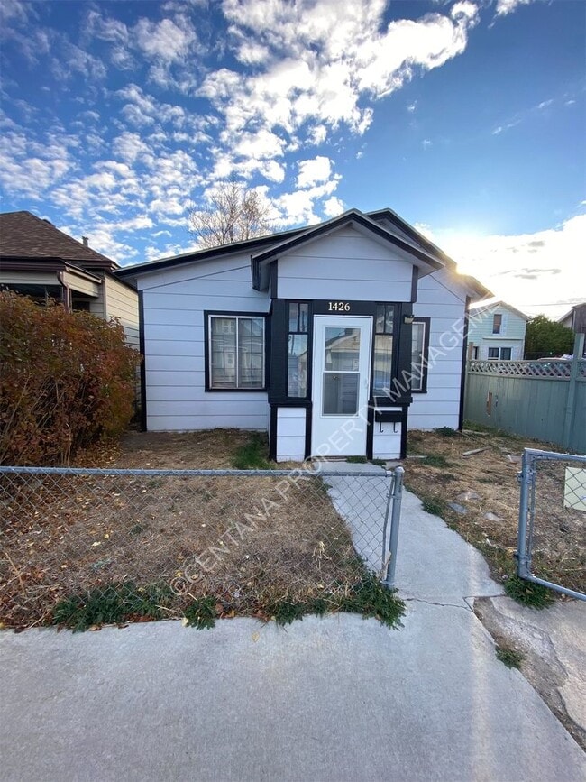 Building Photo - Cozy 3 bedroom with some cute updates!