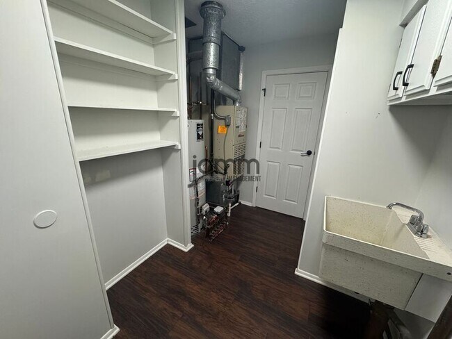 Building Photo - 5250 Mills Creek Ln