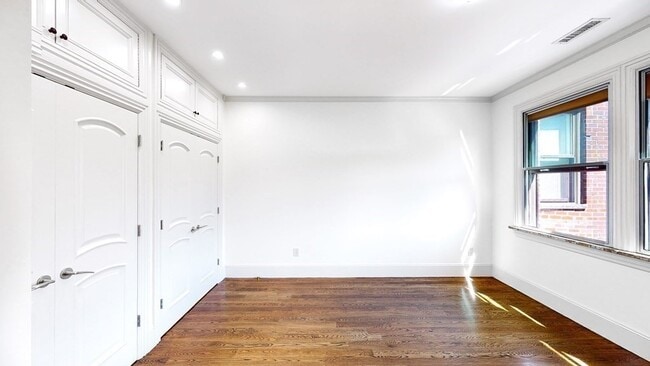 Building Photo - 331 Newbury St