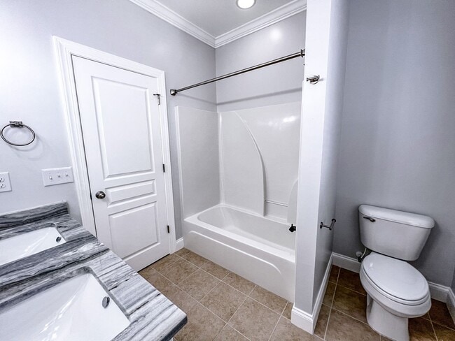 Building Photo - Gorgeous 3 Bed 2.5 Bath Home in Fayetteville