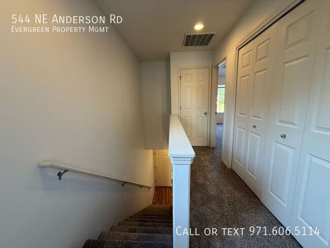 Building Photo - 544 NE Anderson Rd