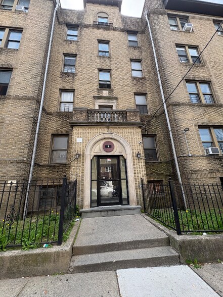 Primary Photo - 4 W 4th St