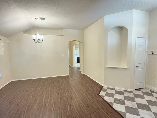 Building Photo - 9614 Ashwood Valley Dr