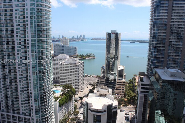 Building Photo - 1010 Brickell Ave