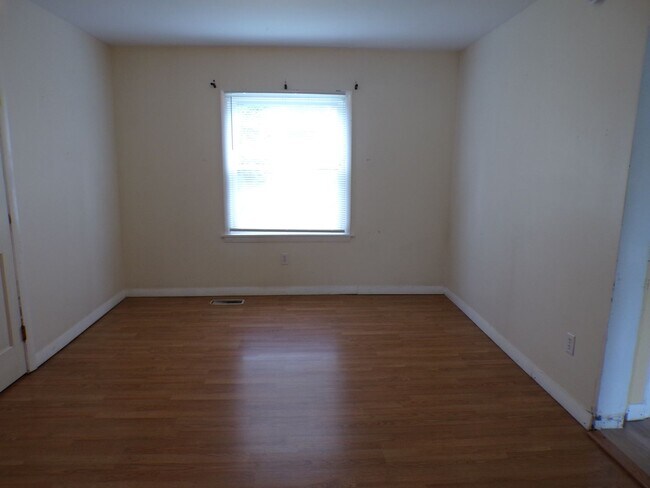 Building Photo - 228 Main St