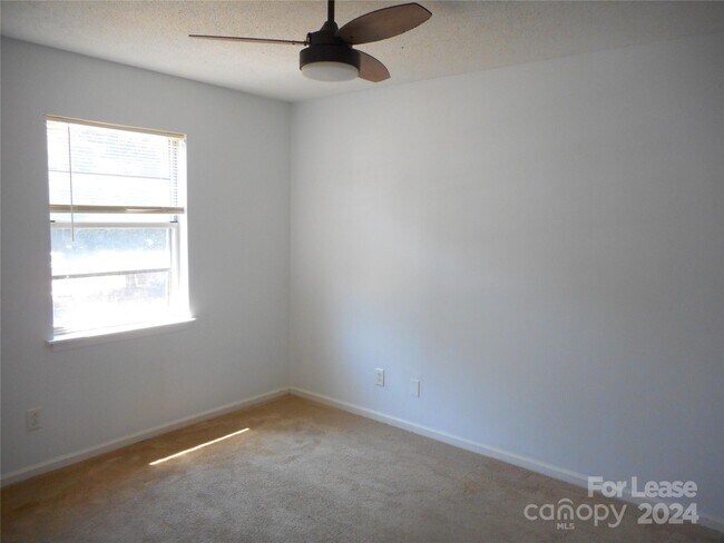 Building Photo - 10921 Hunter Trail Ln