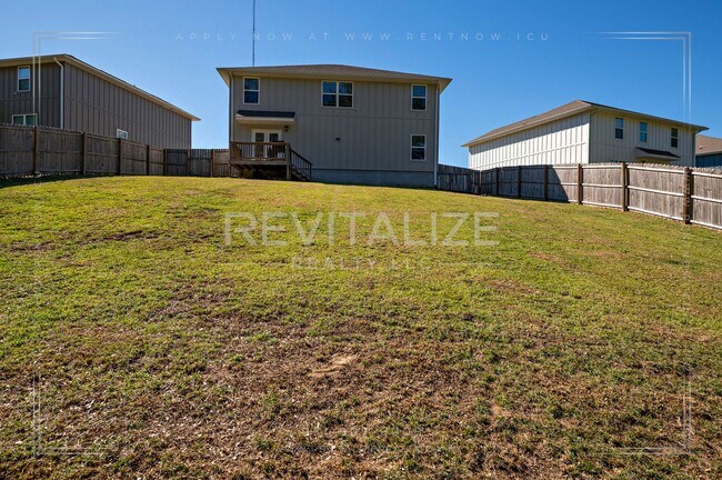 Building Photo - Beautiful 2-Story 5 BD 3 BA House in Spani...