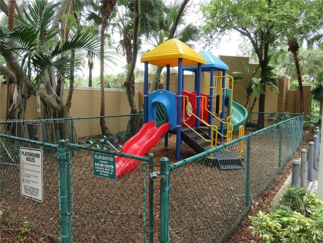 Building Photo - 19555 E Country Club Dr