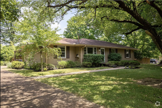 Building Photo - 260 Binkley Dr