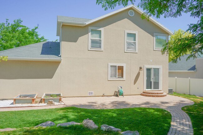 Building Photo - OPEN HOUSE | Spacious Herriman Home Featuring a Large, Well-Maintained Fenced Backyard and Basement