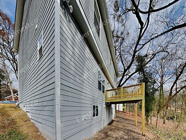 Building Photo - 1003 Sims Ave NW