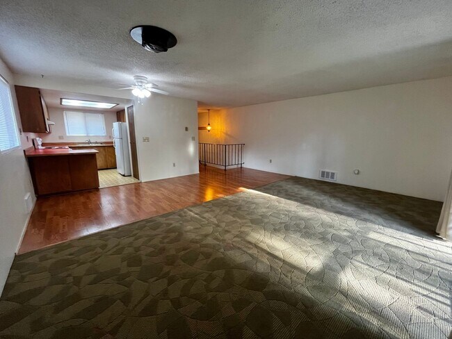 Building Photo - 1110 Shorewood Dr