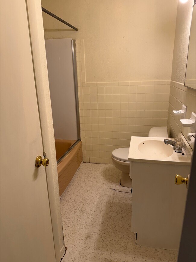 Building Photo - 6419 Tulip St