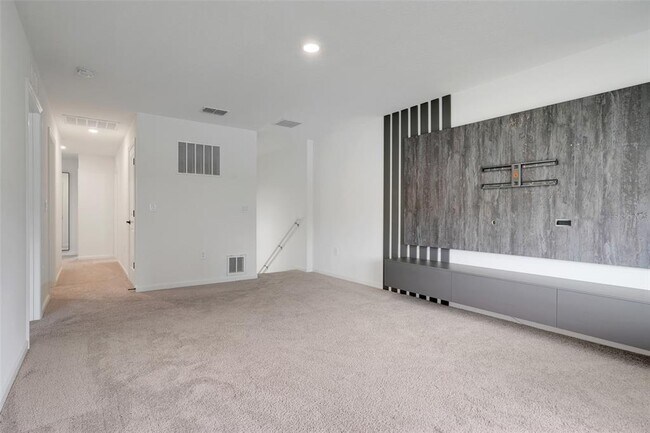 Building Photo - 2083 Gold Dust Dr