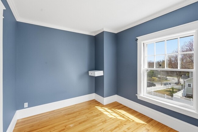 Building Photo - 198 Linden St