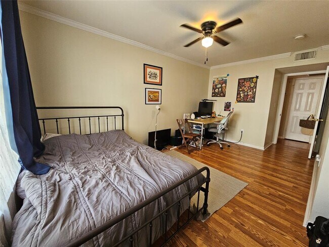 Building Photo - 501 W 26th St