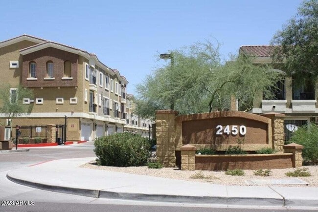 Primary Photo - 2450 W Glenrosa Ave