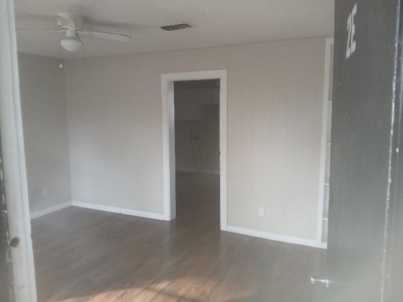 Building Photo - 106 S Davis St