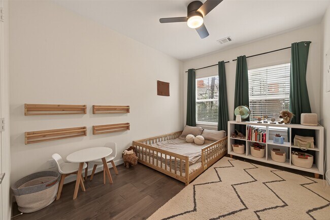 Building Photo - 1027 Gross St