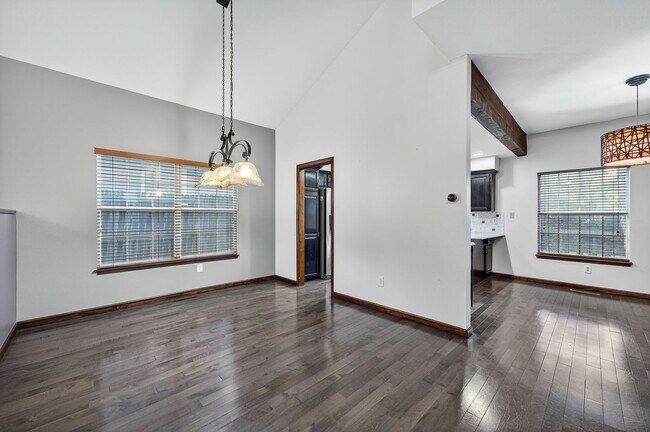 Building Photo - Ken Caryl Perfection