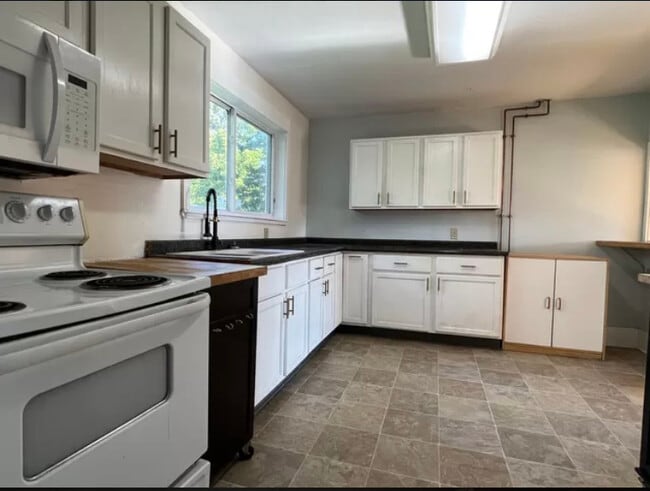 Kitchen - 420 Silver St