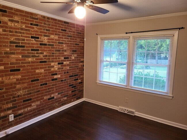 Building Photo - 400 E Talleyrand Ave