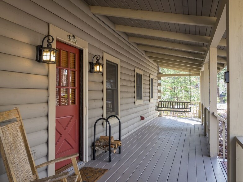 Front Porch - 404 Owls Brow