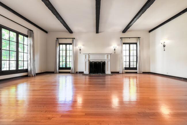 Grand Living Room - 139 N Orange Dr