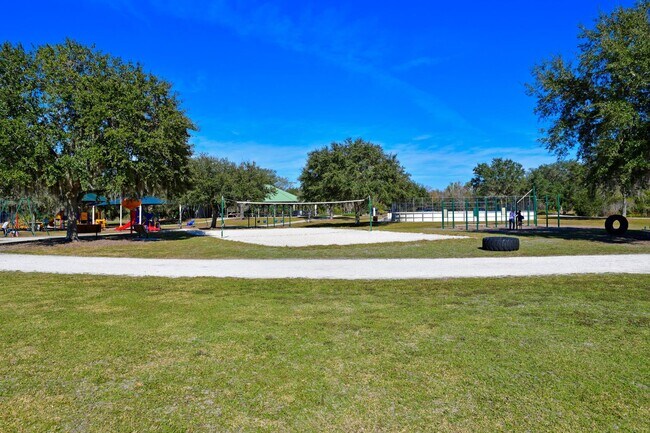 Building Photo - Impeccably Maintained Home in Summerfield Village - Lakewood Ranch!