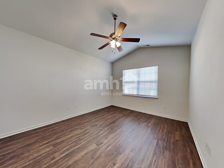 Building Photo - 44 Prairie St