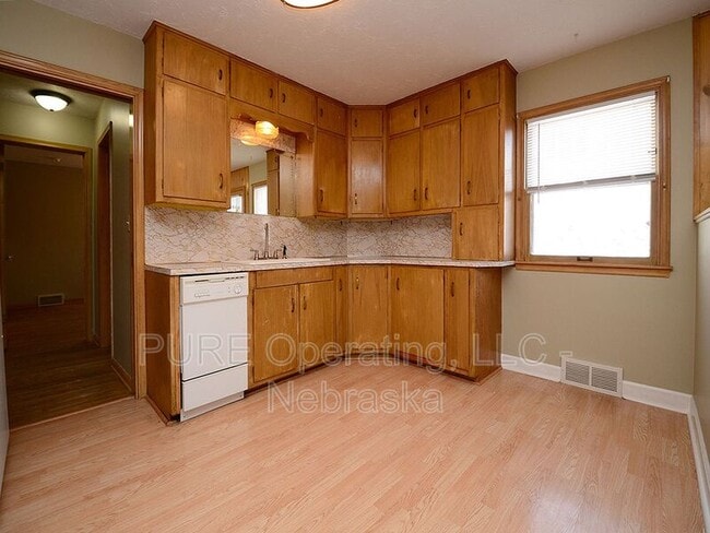 Building Photo - 5156 Pierce St