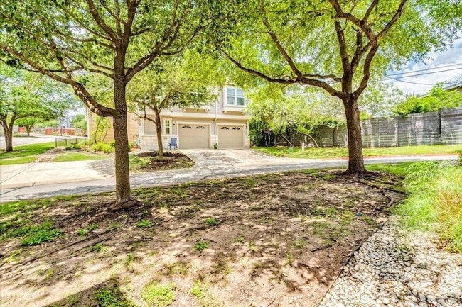 Building Photo - 2924 Bond Dr