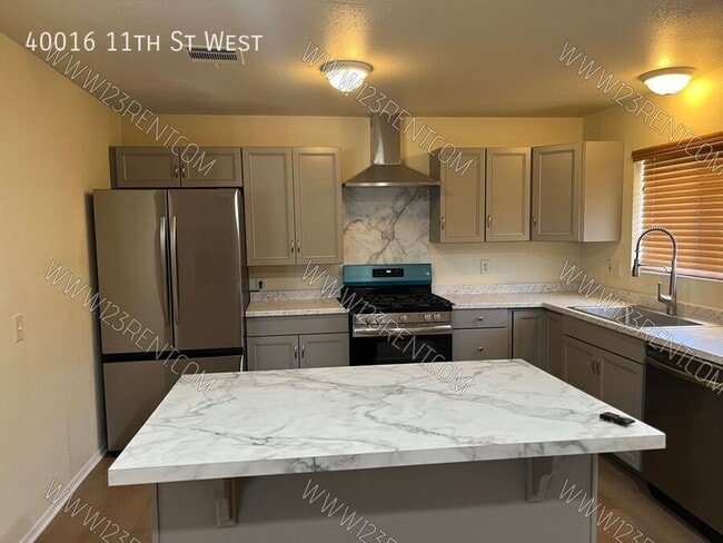 Building Photo - 40016 11th St W