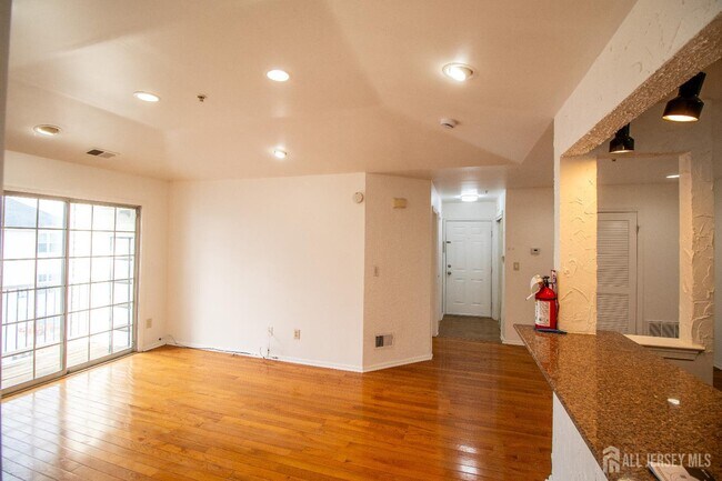 Building Photo - 1337 Waterford Dr