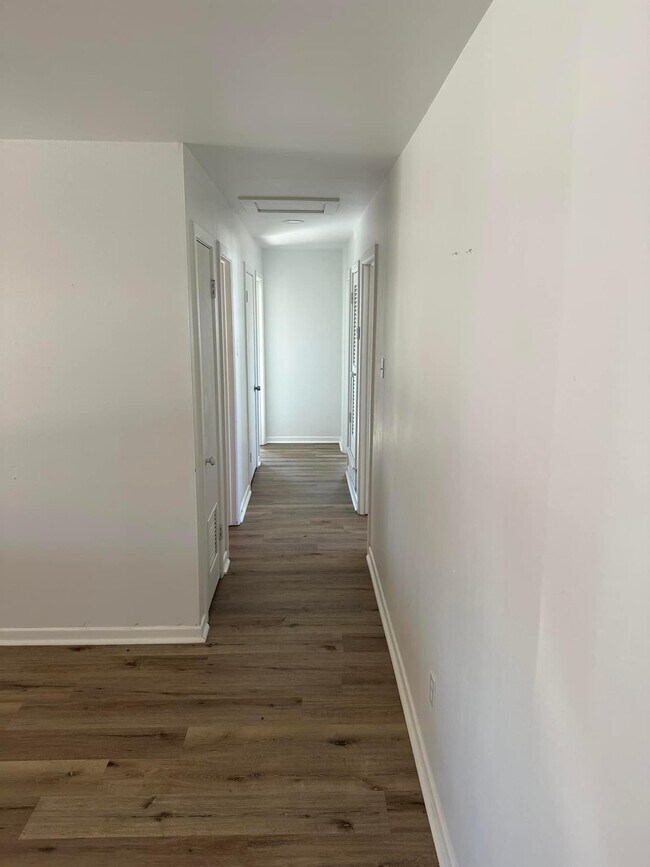 Building Photo - 313 Hunt Dr