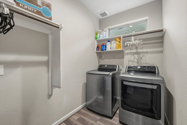 Building Photo - 16323 Apache Wds Wy