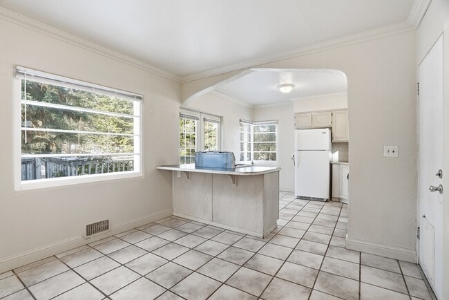 Building Photo - 1503 S SE Blvd