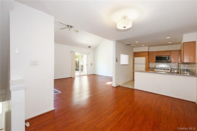 Building Photo - 599 Midland Ave